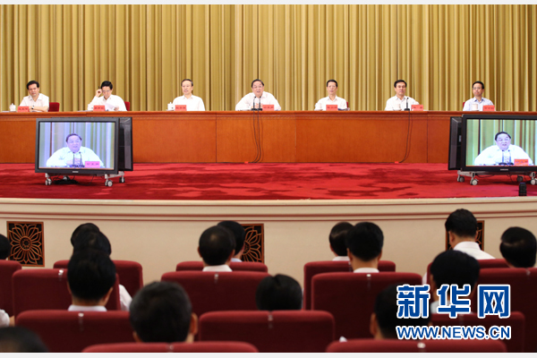 8月25日，對(duì)口支援西藏工作20周年電視電話會(huì)議在北京人民大會(huì)堂召開(kāi)。中共中央政治局常委、全國(guó)政協(xié)主席俞正聲，中共中央政治局常委、國(guó)務(wù)院副總理張高麗出席會(huì)議。新華社記者 姚大偉 攝 