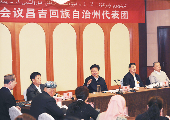 聚焦自治區(qū)兩會(huì)之現(xiàn)場(chǎng):張春賢:解決好基層“物”和“人”的問(wèn)題 聚焦自治區(qū)兩會(huì)之現(xiàn)場(chǎng):張春賢:解決好基層“物”和“人”的問(wèn)題