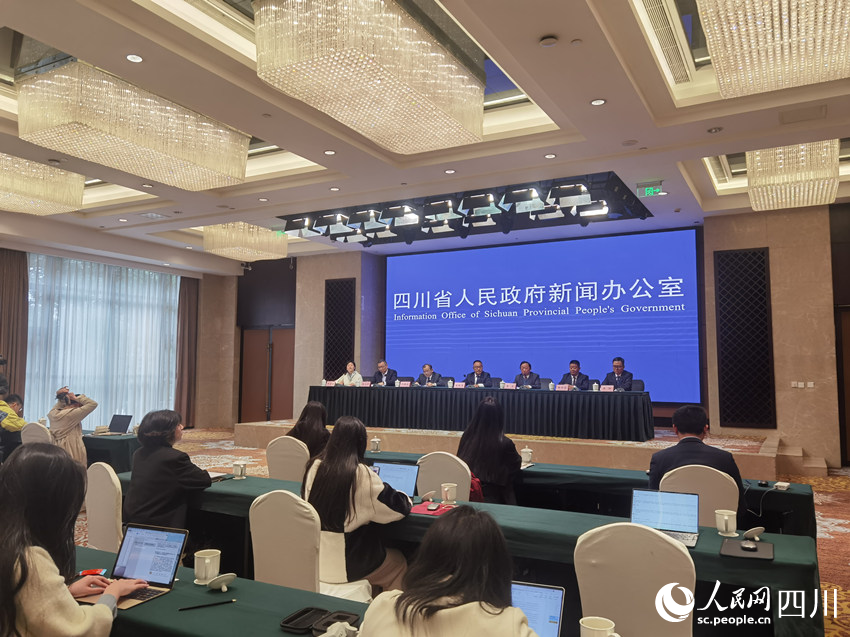 新聞發(fā)布會現(xiàn)場。人民網 王洪江攝 新聞發(fā)布會現(xiàn)場。人民網 王洪江攝