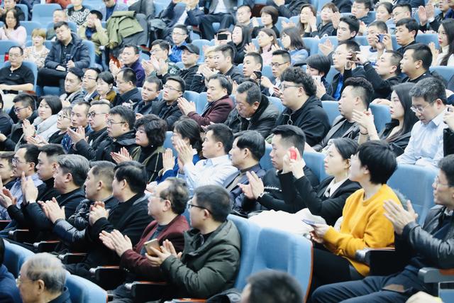 2019年中國(guó)民營(yíng)經(jīng)濟(jì)發(fā)展論壇舉行 西安交大人文學(xué)院貢獻(xiàn)智囊團(tuán)