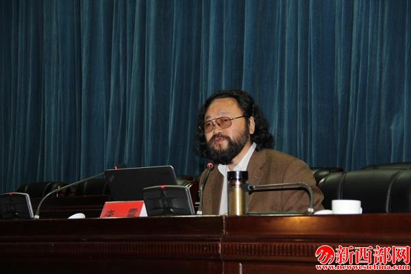 陜西師范大學(xué)新聞與傳播學(xué)院院長李震作專題講解.jpg