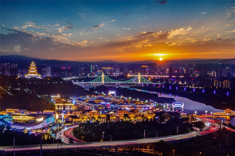 寶雞市高新區(qū)石鼓文化城旅游休閑街區(qū)。寶雞市委宣傳部供圖