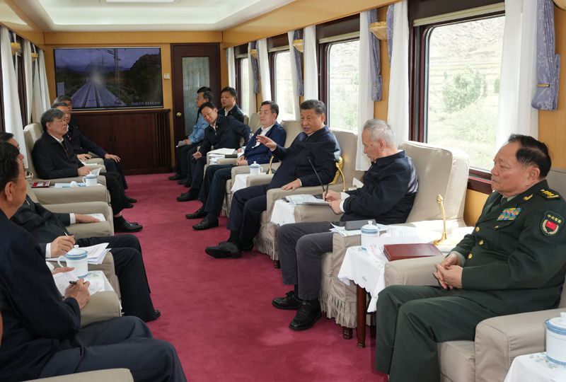 2021年7月22日，習(xí)近平總書(shū)記乘坐專(zhuān)列實(shí)地察看拉林鐵路沿線(xiàn)建設(shè)情況，深入研究有關(guān)問(wèn)題。