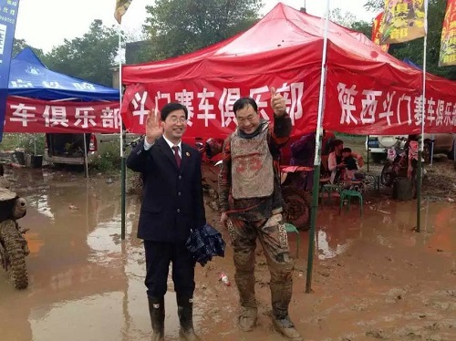 ????干警執(zhí)勤確保摩托車賽圓滿成功.jpg