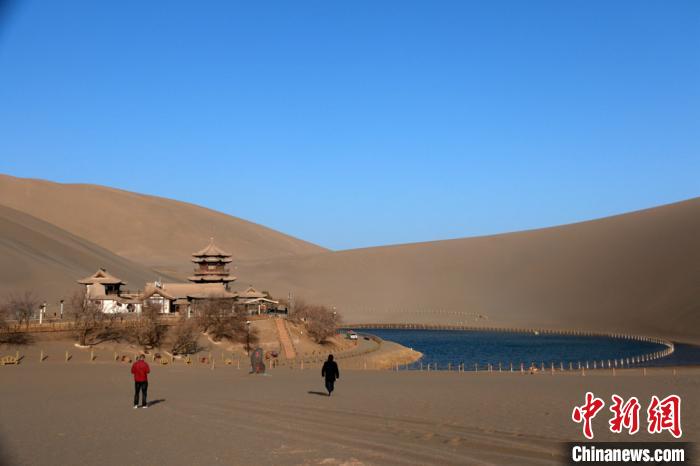 甘肅敦煌部分景區(qū)開門迎客醫(yī)務工作者警察可免票暢游