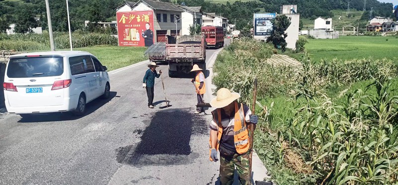 道路養(yǎng)護(hù)現(xiàn)場(chǎng)。