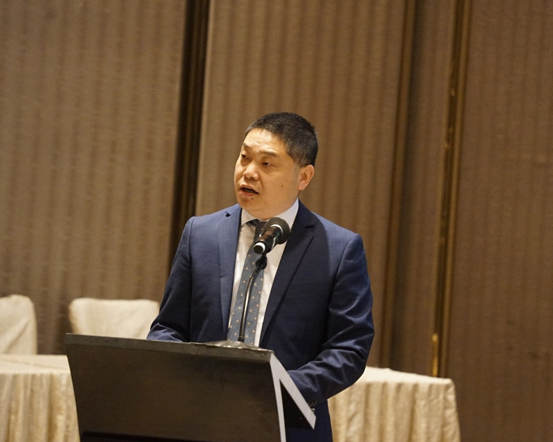 2貴州省文化和旅游廳宣傳推廣與交流合作處處長張美彪向與會(huì)嘉賓介紹了貴州省豐富的旅游資源。.jpg
