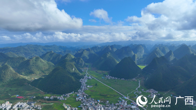 旖旎田園風(fēng)光。人民網(wǎng) 付華周攝