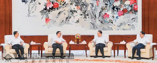 粵桂簽訂一批經貿合作項目 胡春華彭清華見證簽約