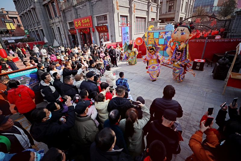 石鼓文化城內(nèi)，游人如織。寶雞市委宣傳部供圖