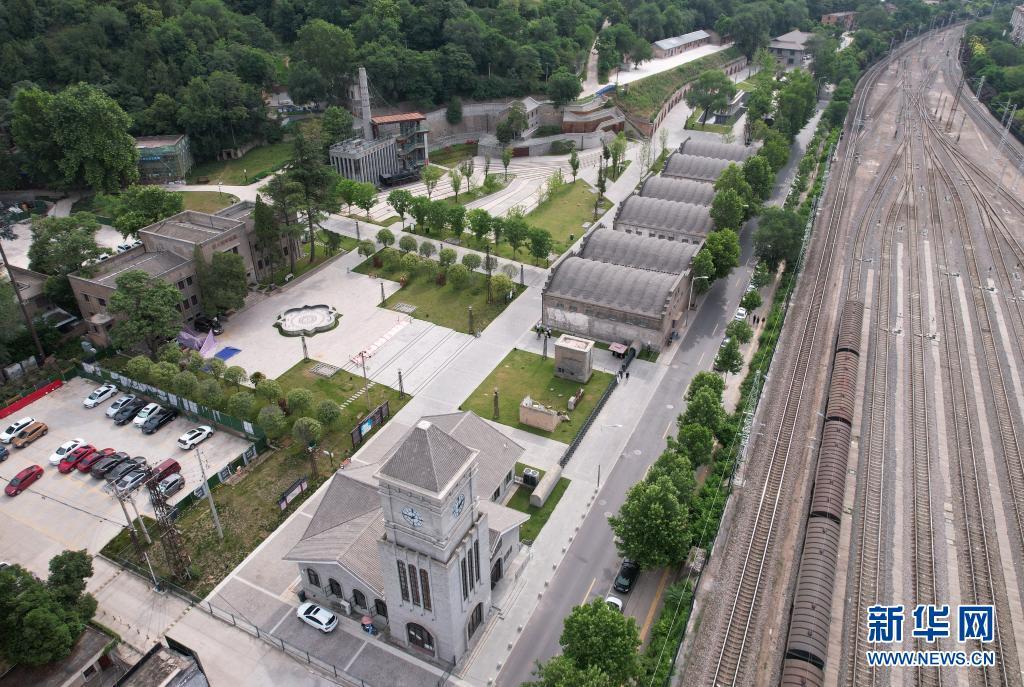 修建在隴海鐵路旁的長樂塬抗戰(zhàn)工業(yè)遺址（6月9日攝，無人機照片）。新華社記者 邵瑞 攝