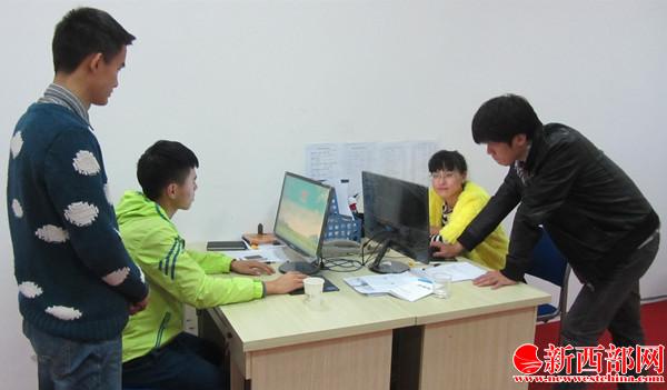 6.??1屆農(nóng)高會(huì)新聞中心省內(nèi)媒體??王順利攝.JPG