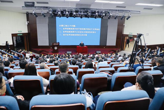 2019年中國(guó)民營(yíng)經(jīng)濟(jì)發(fā)展論壇舉行 西安交大人文學(xué)院貢獻(xiàn)智囊團(tuán)