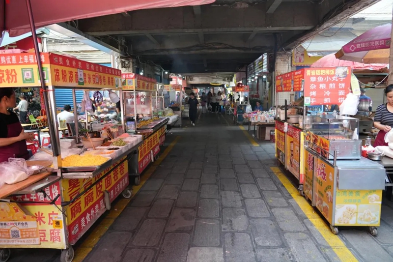 城市管理有溫度！貴陽(yáng)市息烽縣城管 為流動(dòng)攤點(diǎn)“安家”，守護(hù)城市“煙火氣”