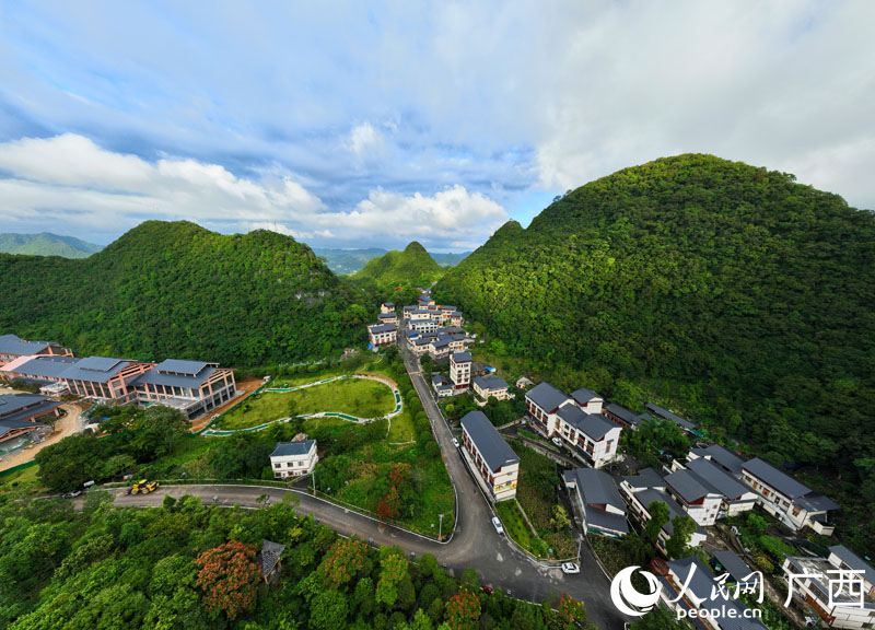 深山中的火賣村。人民網(wǎng) 付華周攝