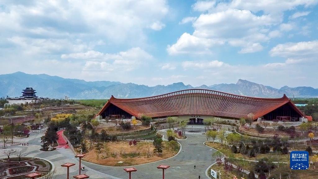 這是北京世園會(huì)園區(qū)(2020年4月26日攝,無(wú)人機(jī)照片)。新華社記者 馬曉冬 攝 這是北京世園會(huì)園區(qū)(2020年4月26日攝,無(wú)人機(jī)照片)。新華社記者 馬曉冬 攝