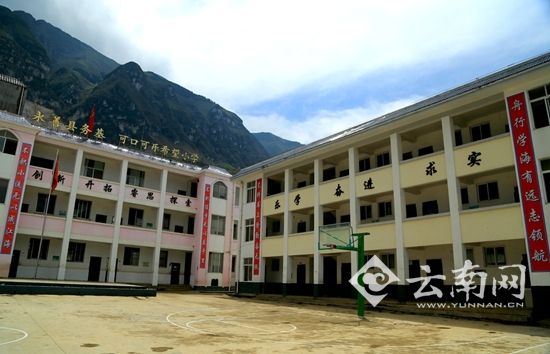 白勝小學教學樓和綜合樓在地震中均受到損毀